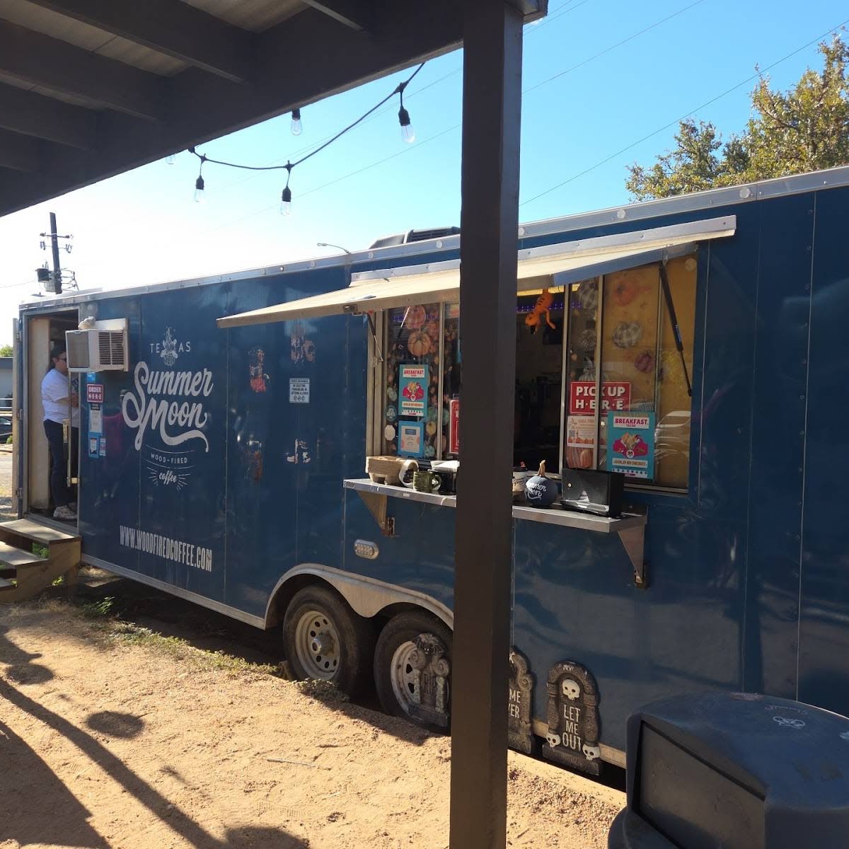 Summer Moon Coffee (Mobile Moon) specialty coffee shop in Austin - photo 10