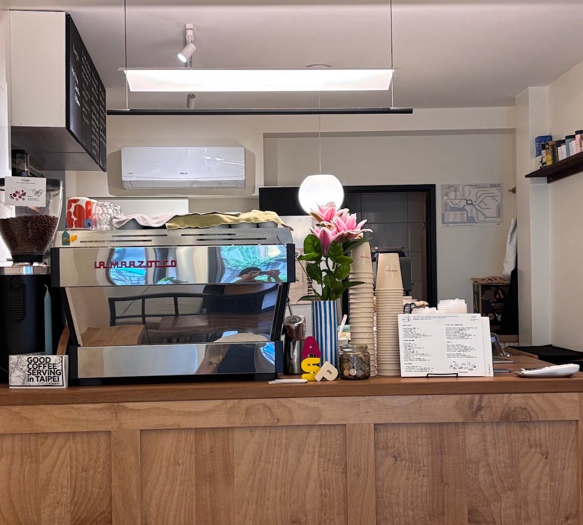 A Small Place specialty coffee shop in Taipei - photo 4