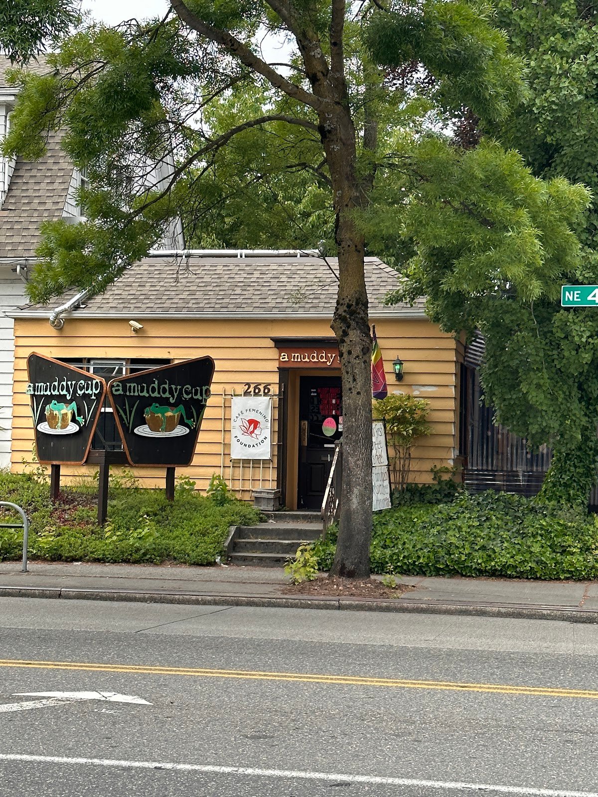 A Muddy Cup Cafe' & Roastery specialty coffee shop in Seattle - photo 7