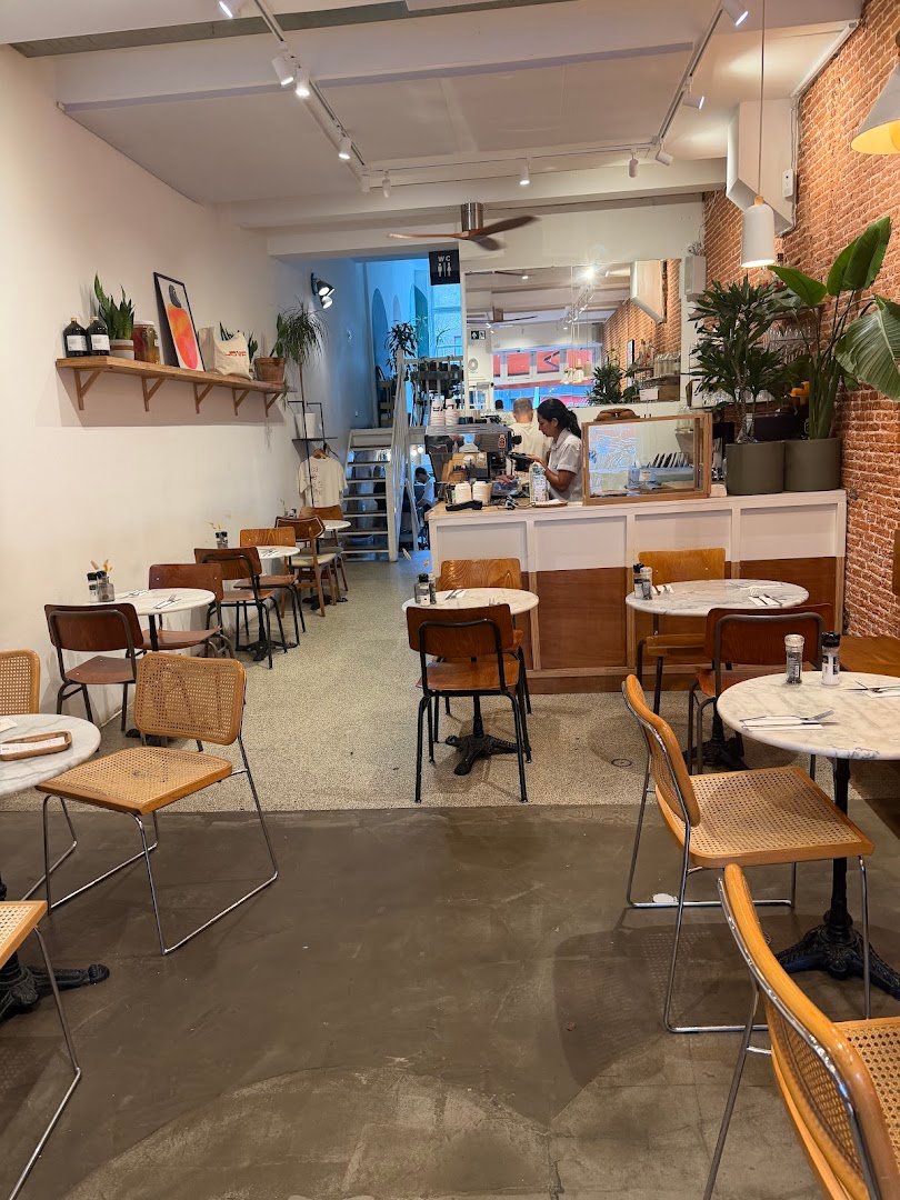 Lova - All Day Brunch & Breakfast specialty coffee shop in Amsterdam - photo 2