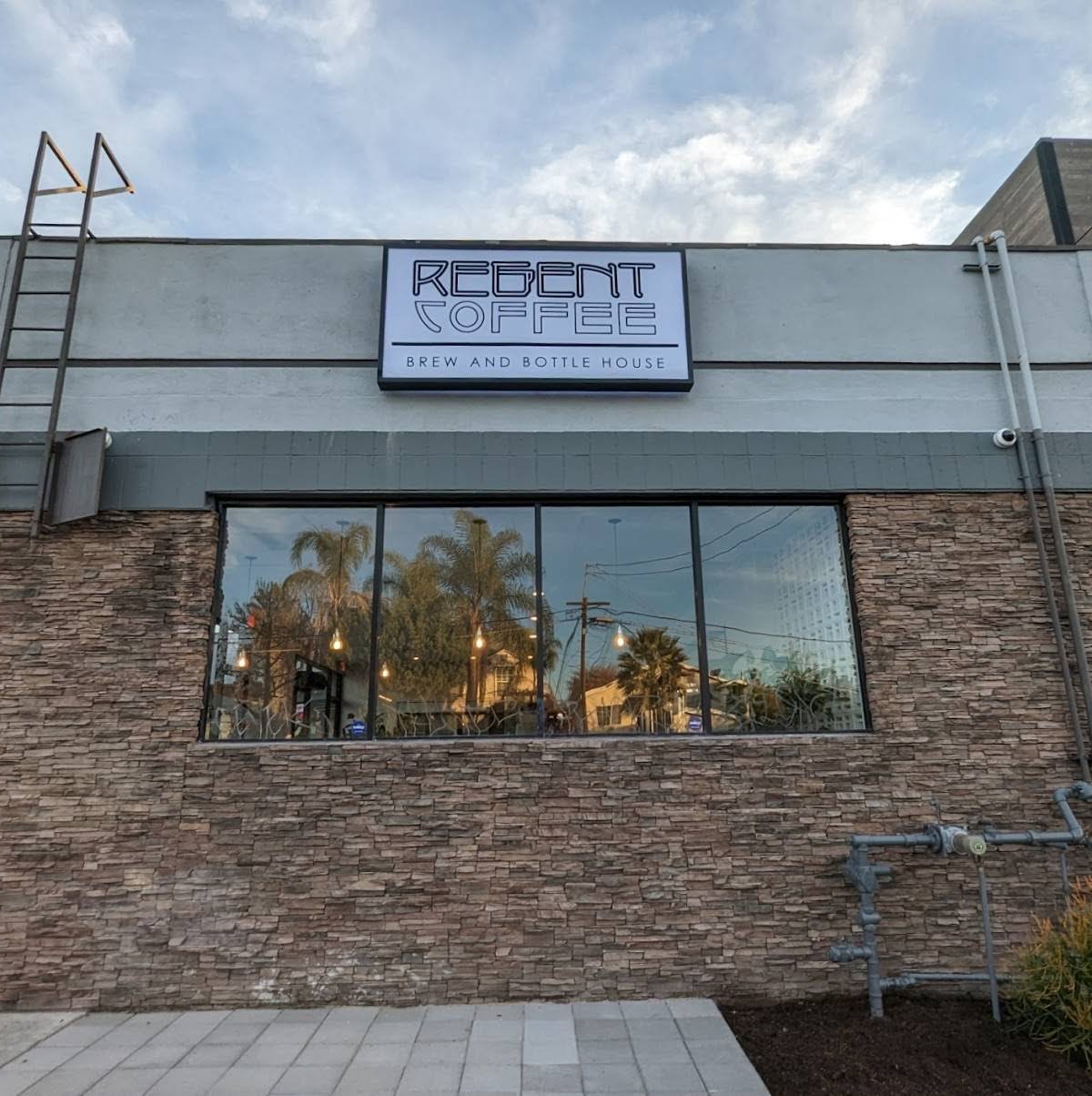 Regent Coffee Brew and Bottle House specialty coffee shop in Los Angeles - photo 13