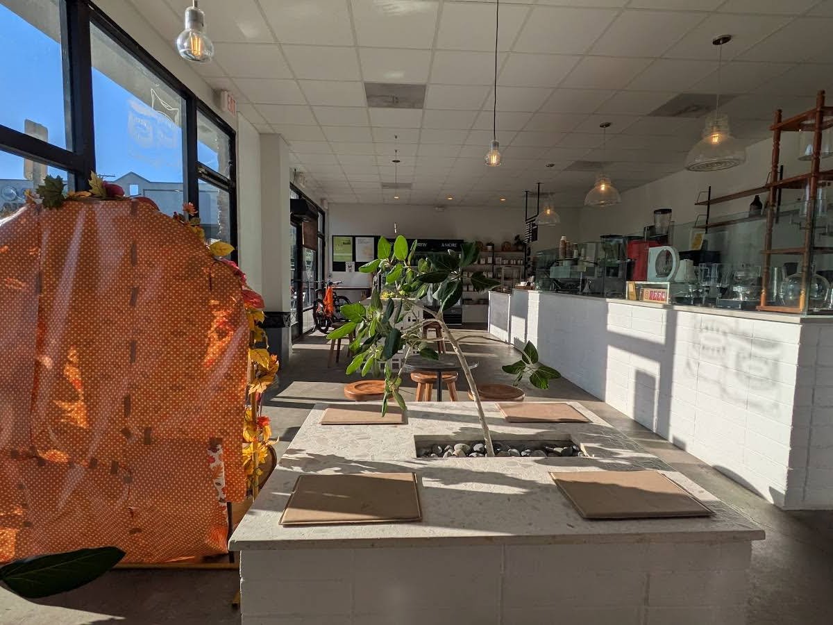 Regent Coffee Brew and Bottle House specialty coffee shop in Los Angeles - photo 14