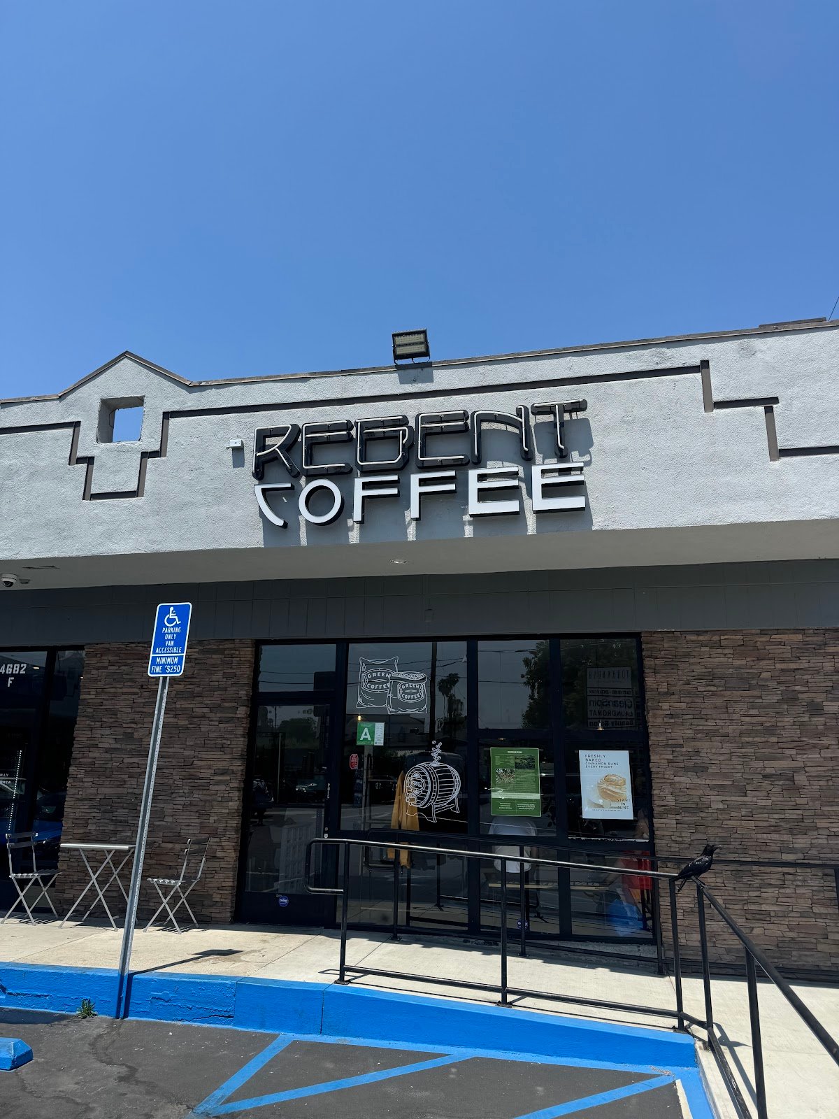 Regent Coffee Brew and Bottle House specialty coffee shop in Los Angeles - photo 4