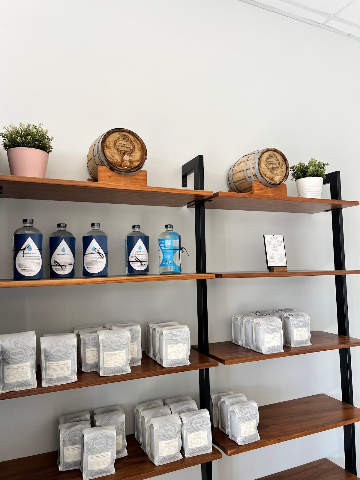 Regent Coffee Brew and Bottle House specialty coffee shop in Los Angeles - photo 8