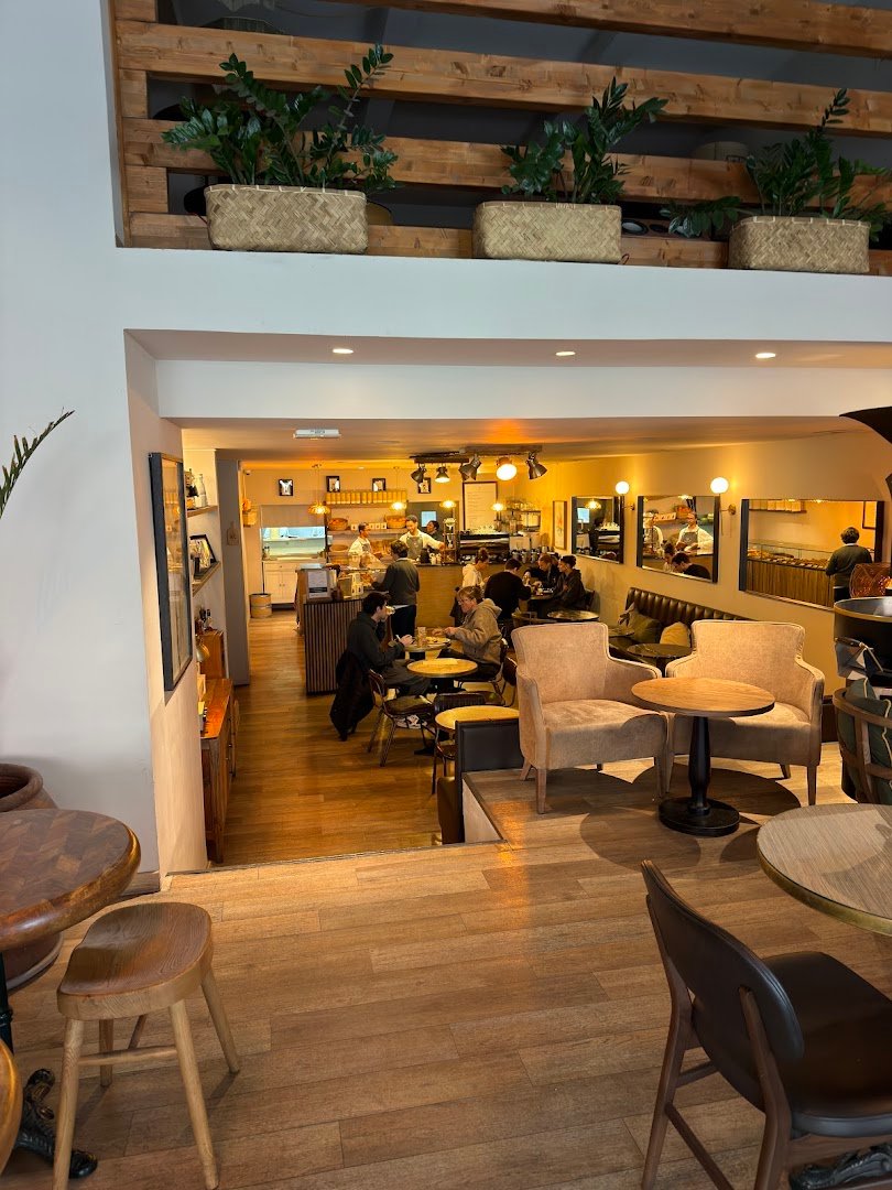Interior of Simpli Coffee Braamcamp, specialty coffee shop in Lisbon