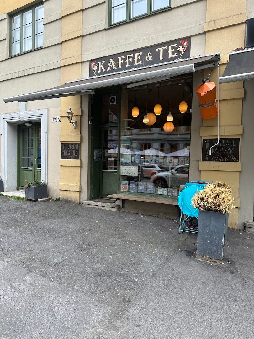 Storefront of Little Valkyrie Coffee and Tea House, specialty coffee shop in Oslo