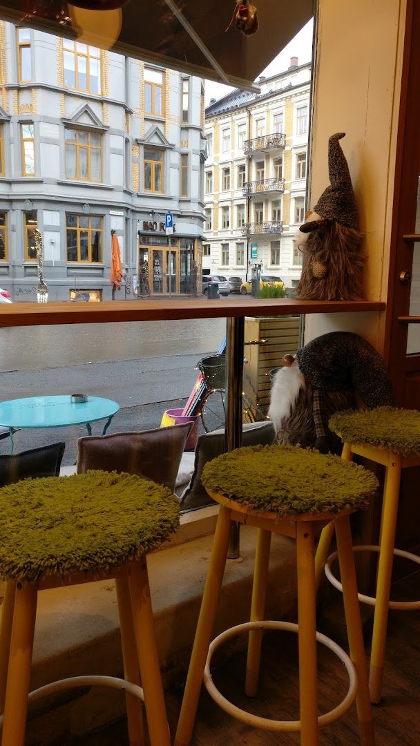 Interior of Little Valkyrie Coffee and Tea House, specialty coffee shop in Oslo