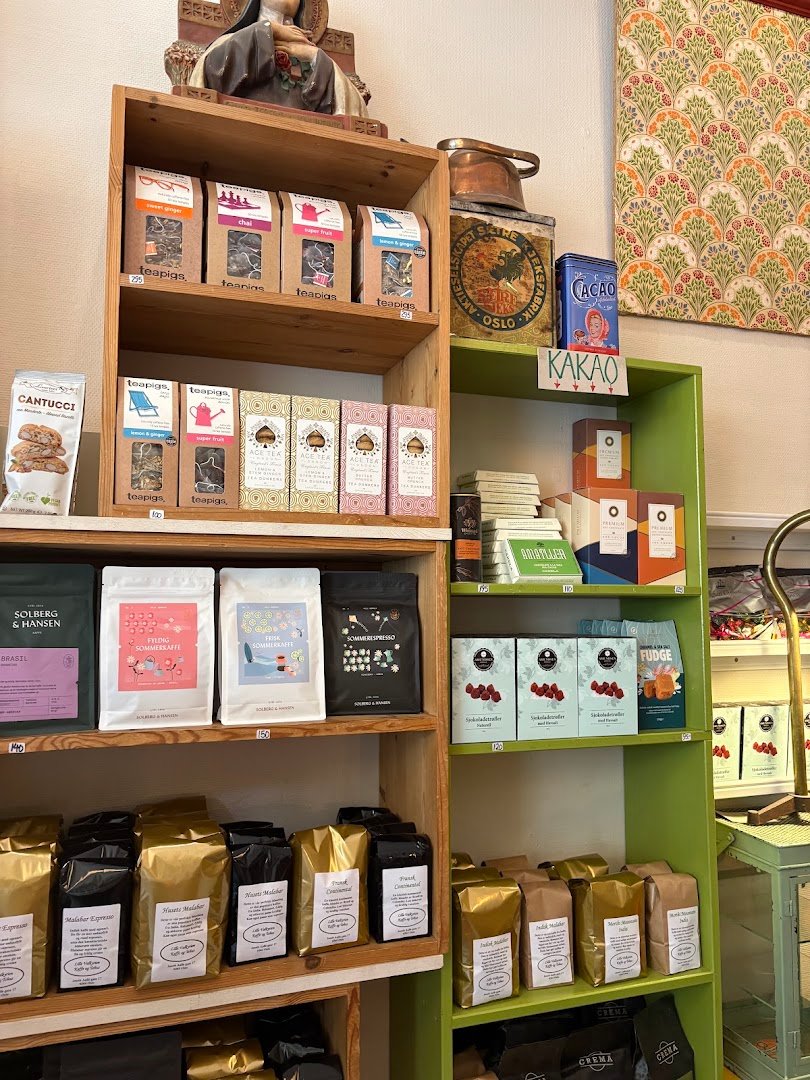 Interior of Little Valkyrie Coffee and Tea House, specialty coffee shop in Oslo
