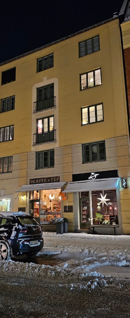 Storefront of Little Valkyrie Coffee and Tea House, specialty coffee shop in Oslo