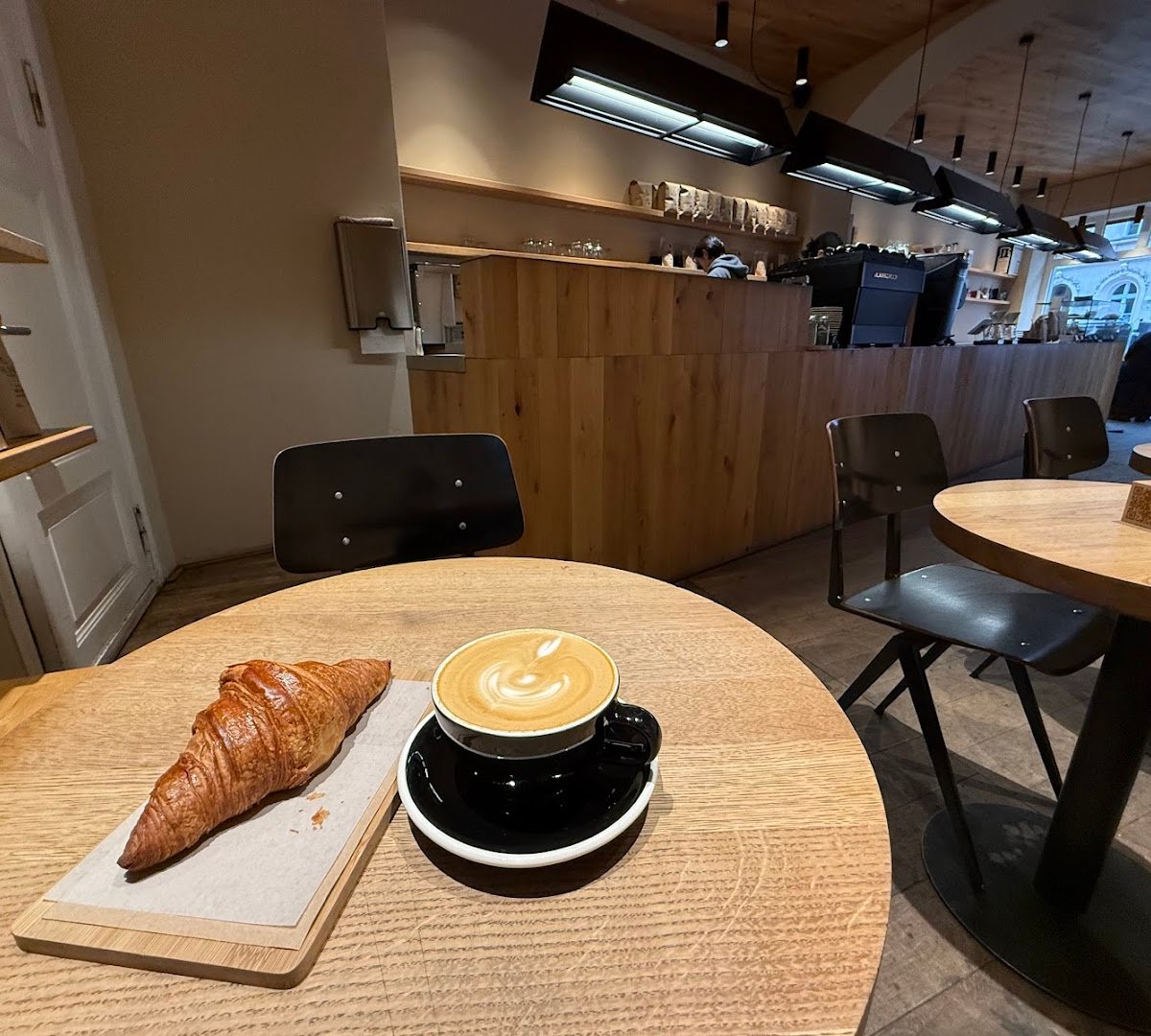 The Barn Café Hackescher Markt specialty coffee shop in Berlin - photo 14