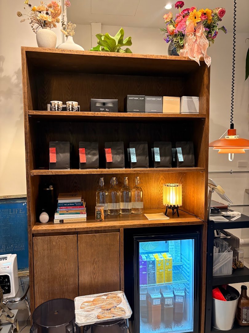 LEECO COFFEE specialty coffee shop in Bangkok - photo 10