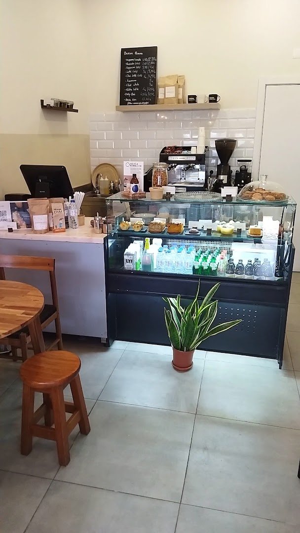 Interior of Romana Specialty Coffee, specialty coffee shop in Lisbon