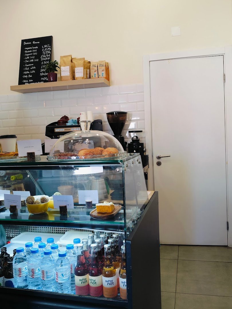 Interior of Romana Specialty Coffee, specialty coffee shop in Lisbon