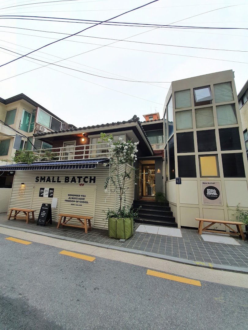 Storefront of Small Batch Seoul, specialty coffee shop in Seoul
