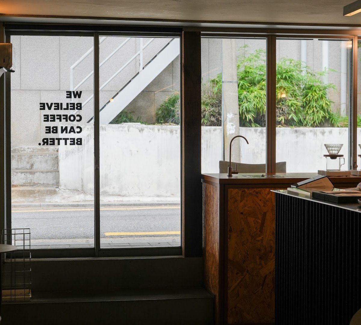 Interior of Small Batch Seoul, specialty coffee shop in Seoul