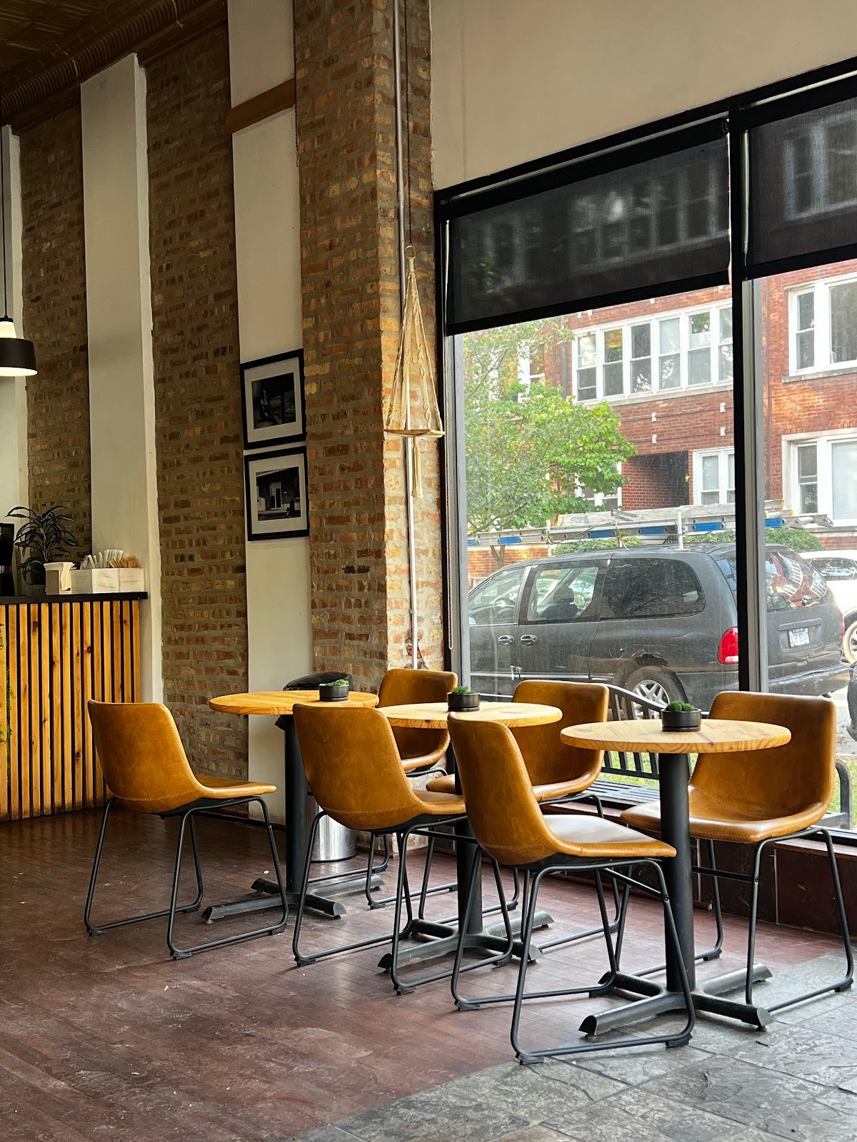 Happy Monday Coffee Roasters specialty coffee shop in Chicago - photo 2