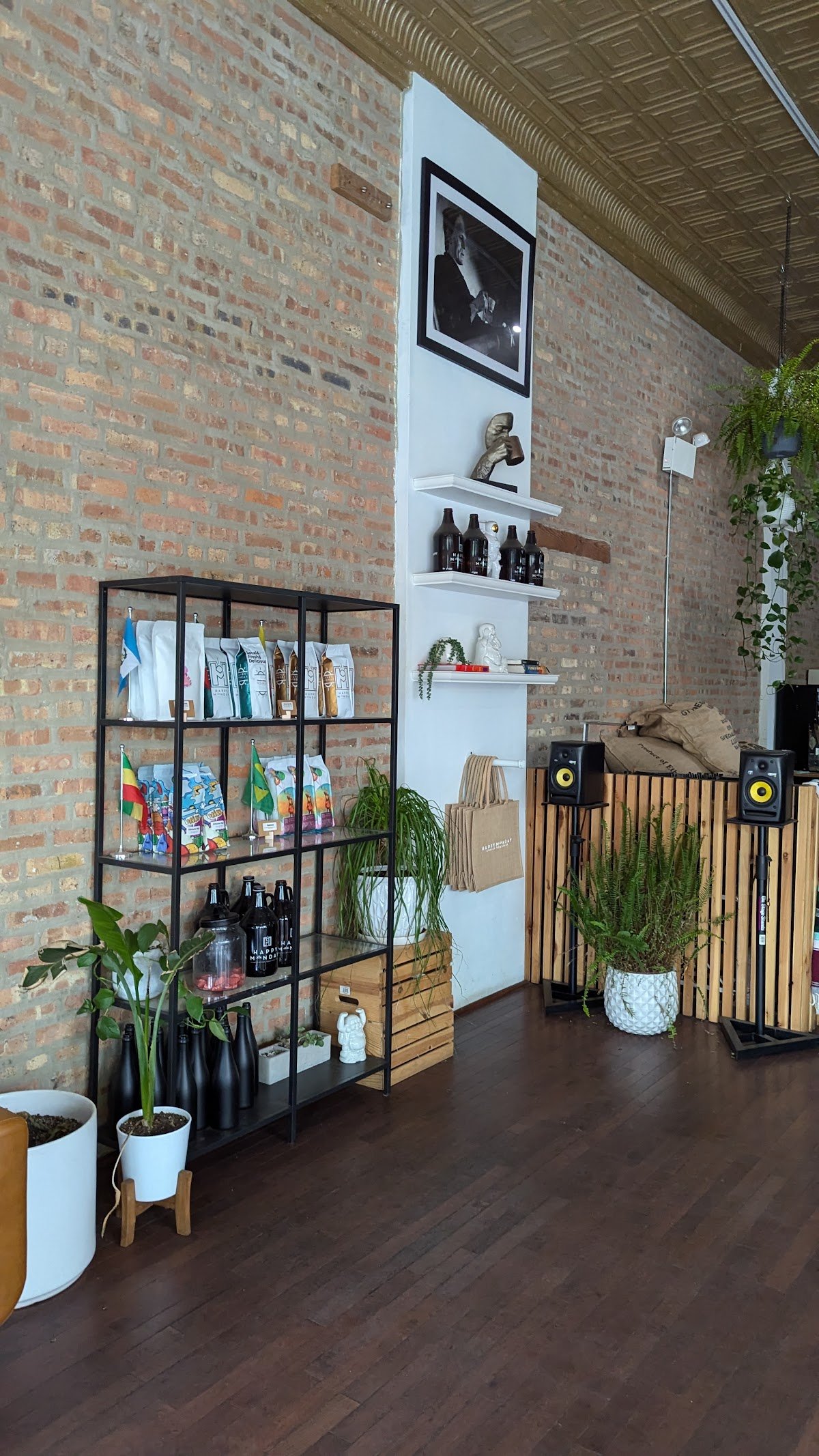 Happy Monday Coffee Roasters specialty coffee shop in Chicago - photo 3