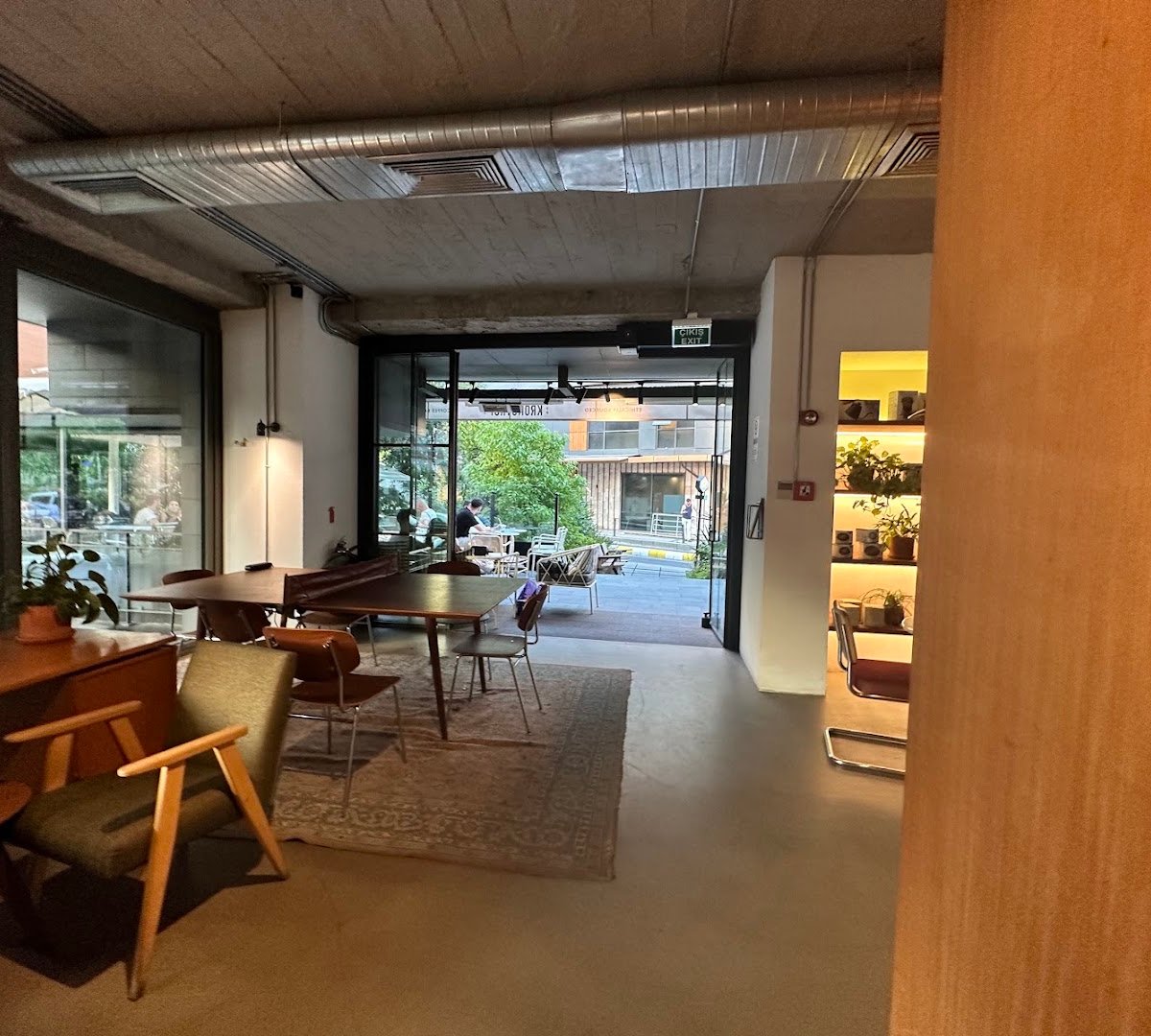 Kronotrop Levent Eatery specialty coffee shop in Istanbul - photo 4