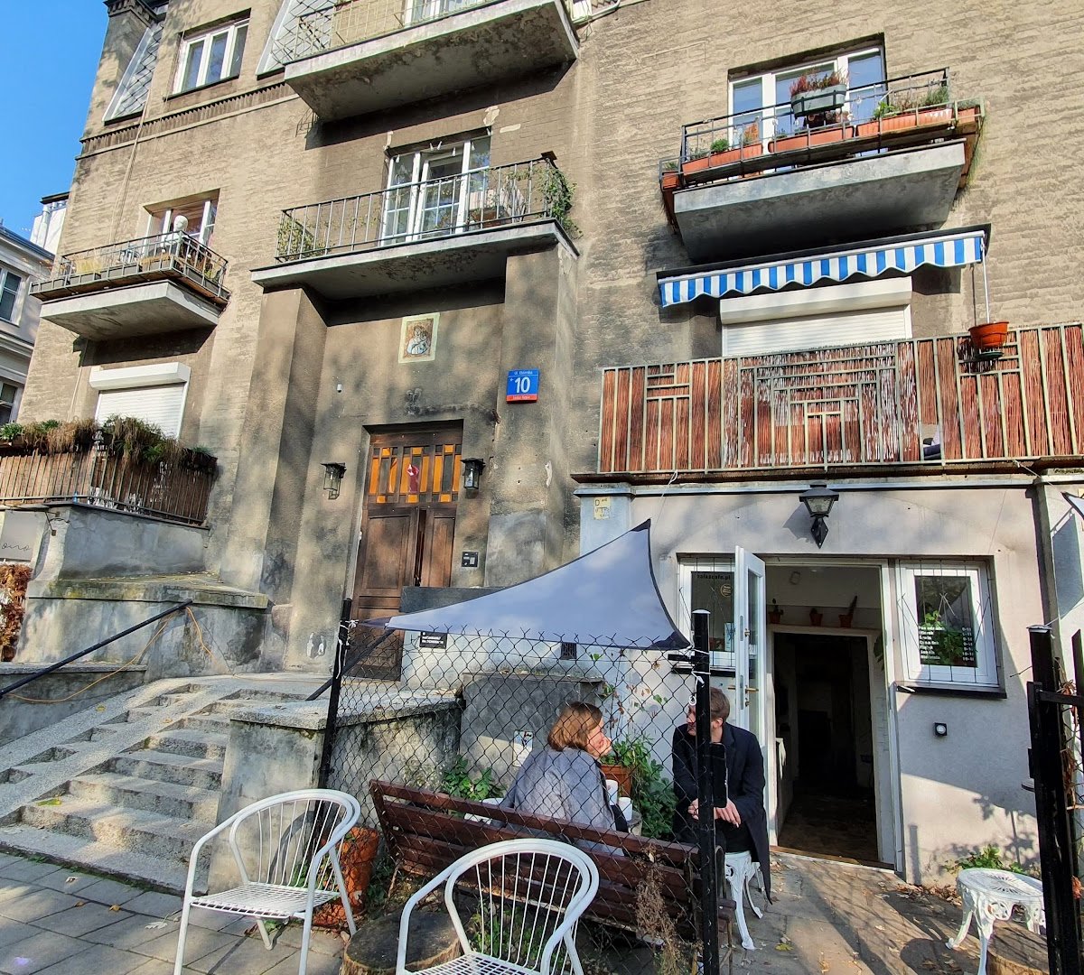 Storefront of HAŁAS Coffee+Vinyl, specialty coffee shop in Warsaw