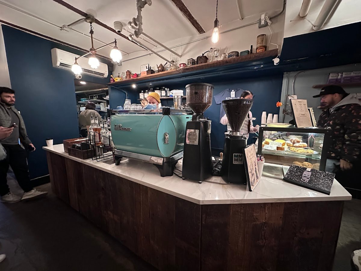 The Chipped Cup specialty coffee shop in New York - photo 5