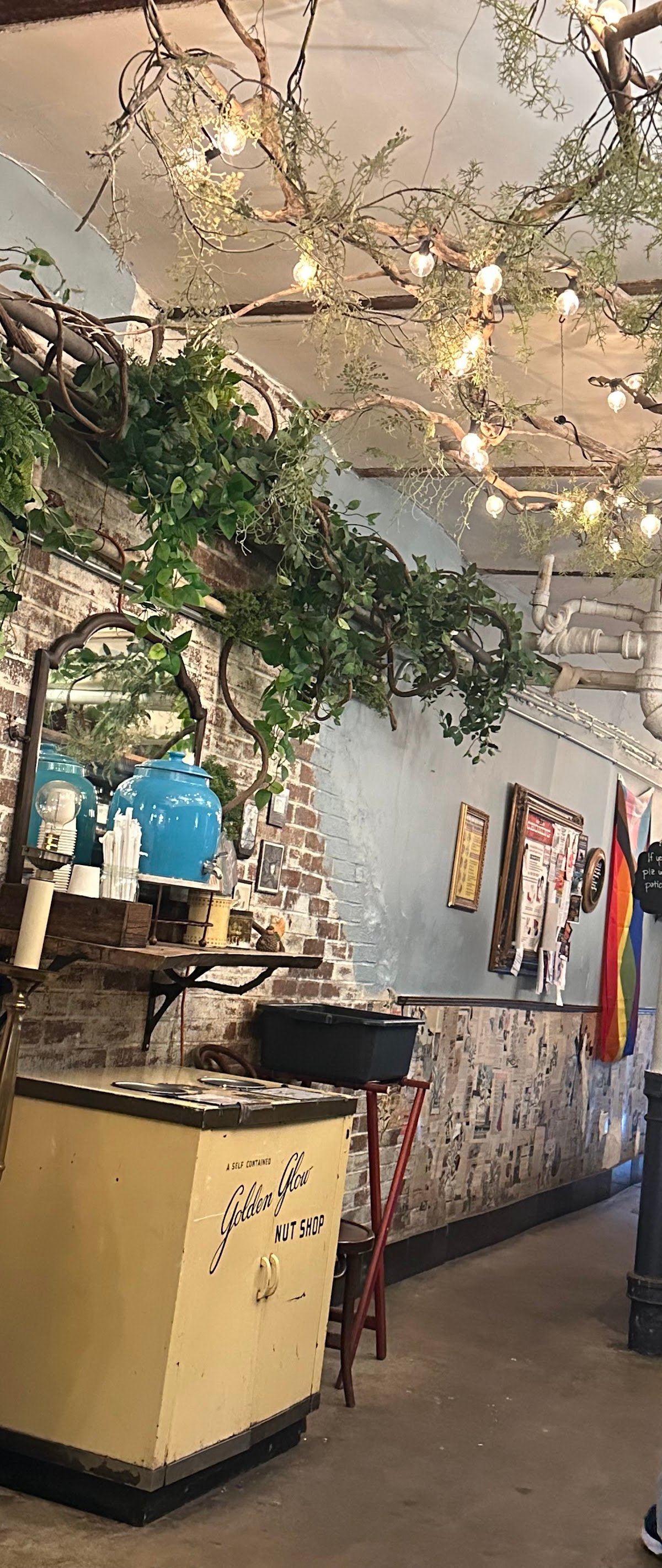 The Chipped Cup specialty coffee shop in New York - photo 8