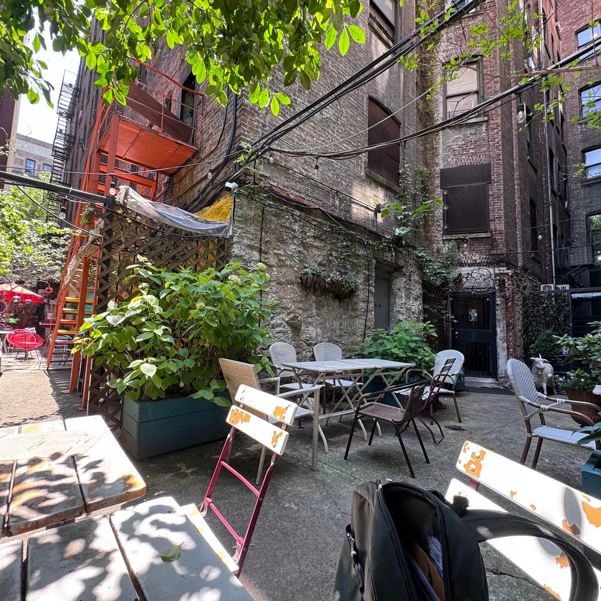 The Chipped Cup specialty coffee shop in New York - photo 9