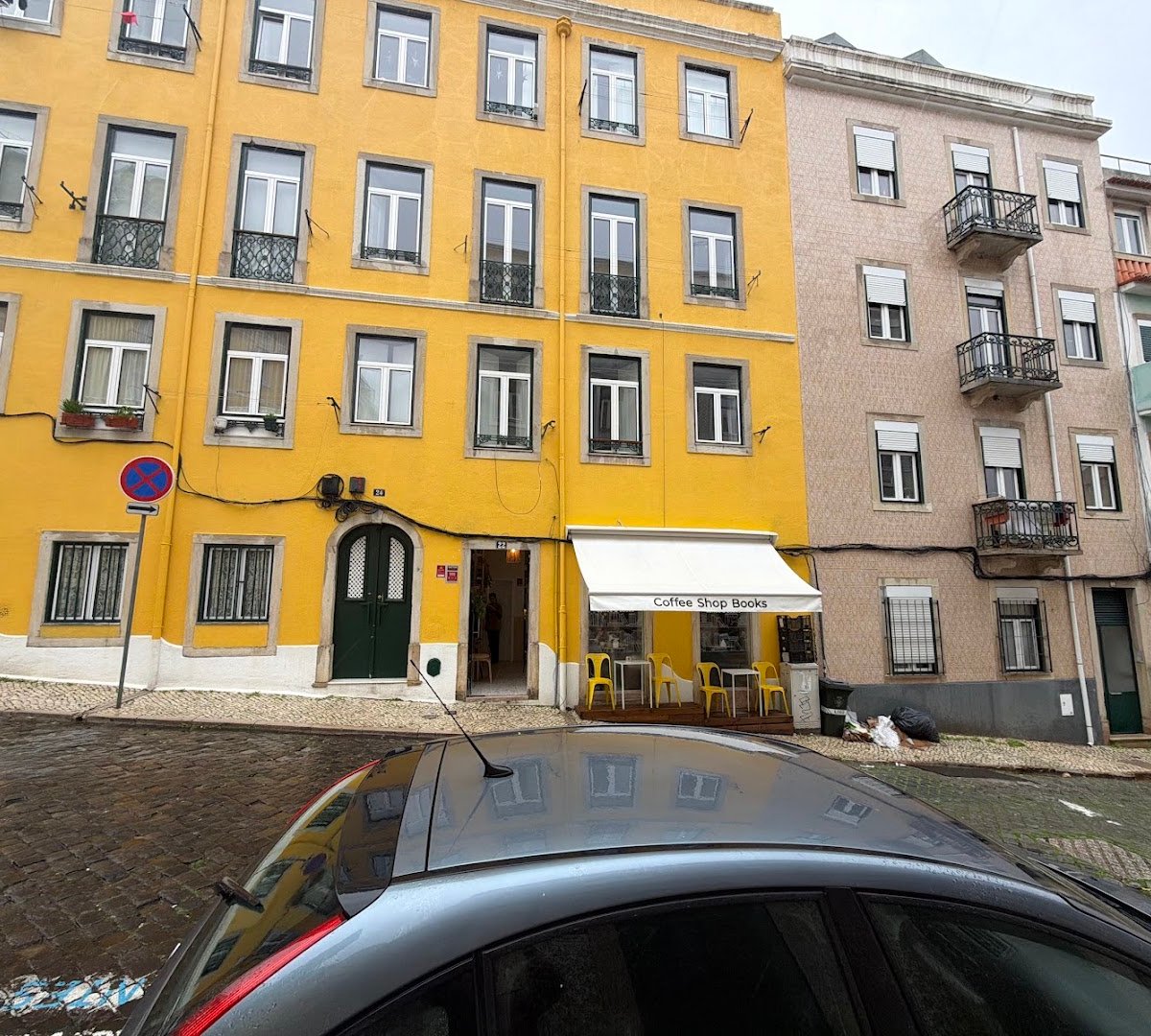 Storefront of Kiosk Cafe | Specialty Coffee & Books | Brunch, specialty coffee shop in Lisbon