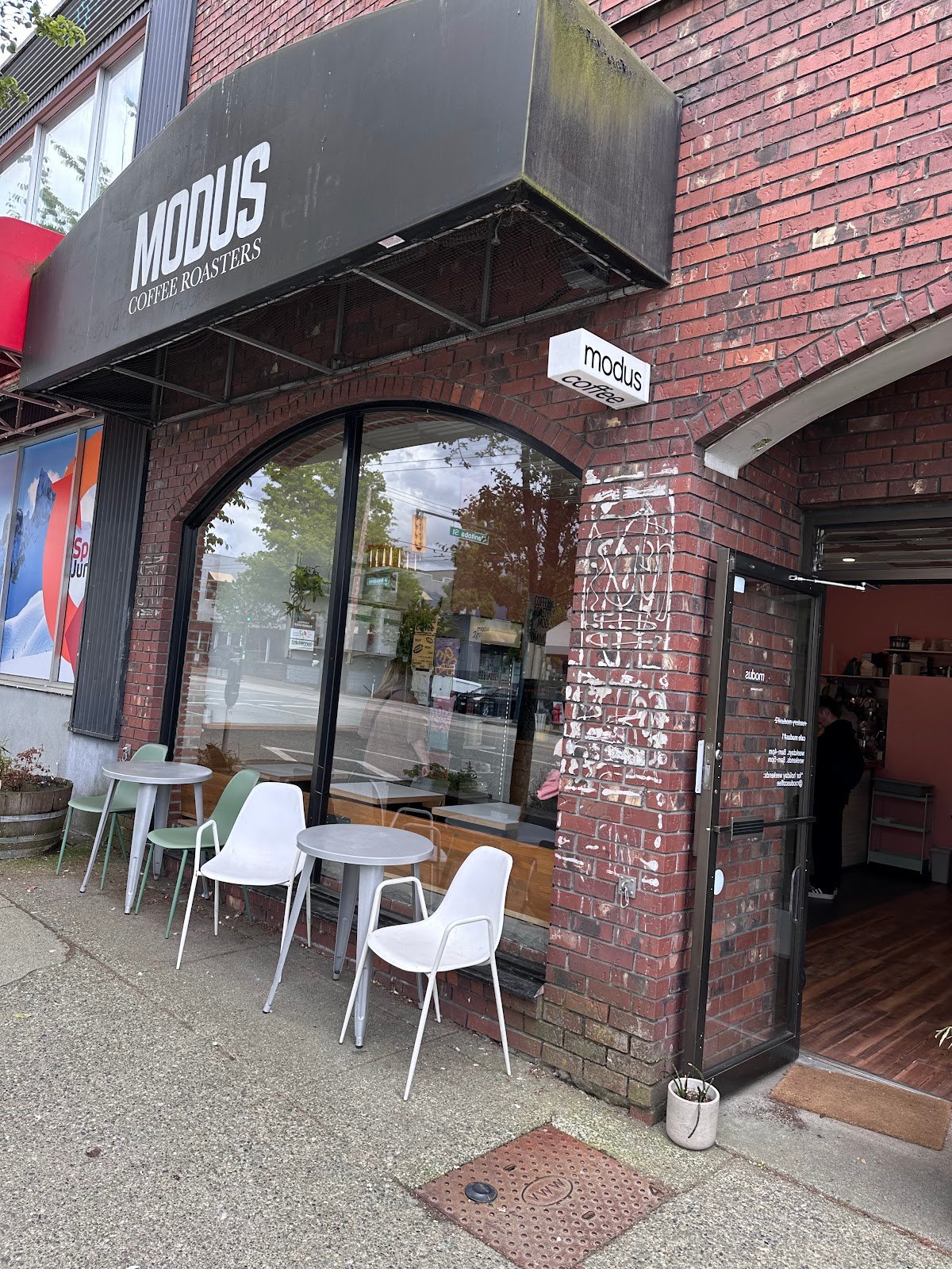 Coffee Roastery Modus - Mt Pleasant shop specialty coffee shop in Vancouver - photo 4