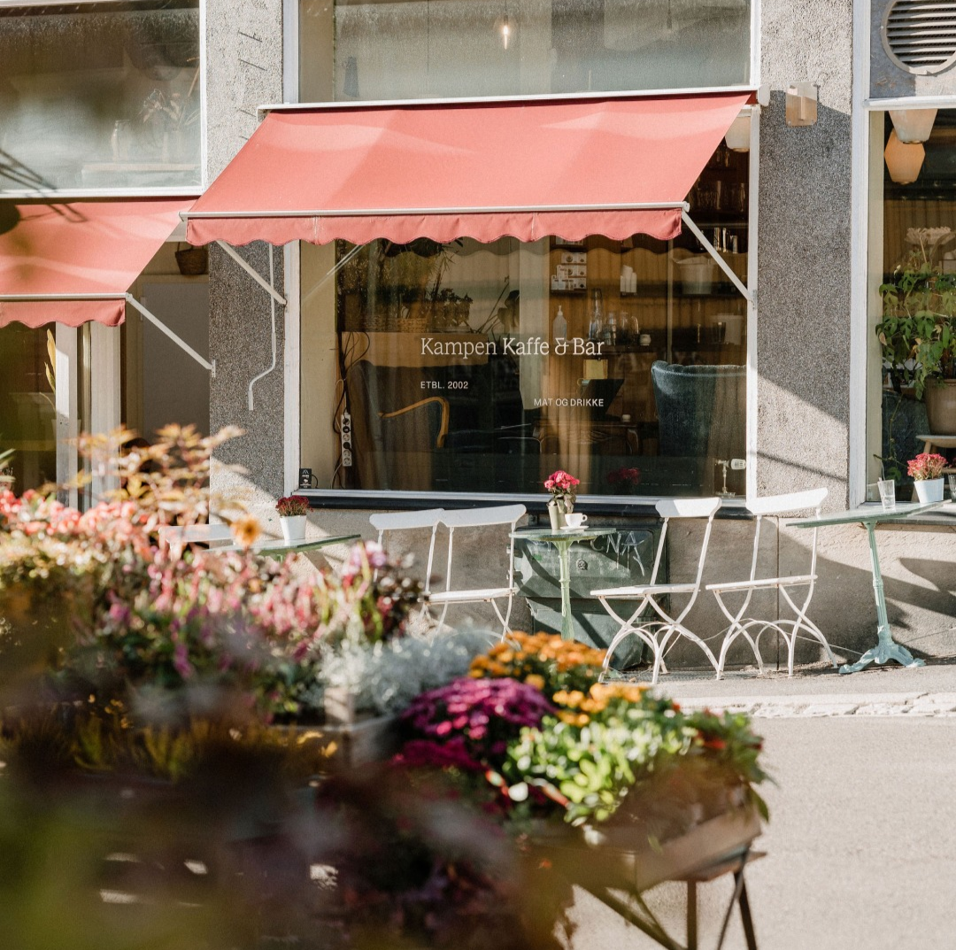 Storefront of Kampen Kaffe & Bar, specialty coffee shop in Oslo
