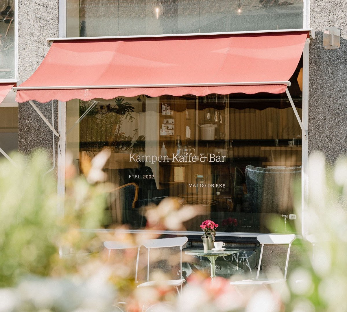 Storefront of Kampen Kaffe & Bar, specialty coffee shop in Oslo