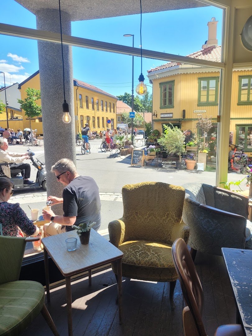 Interior of Kampen Kaffe & Bar, specialty coffee shop in Oslo