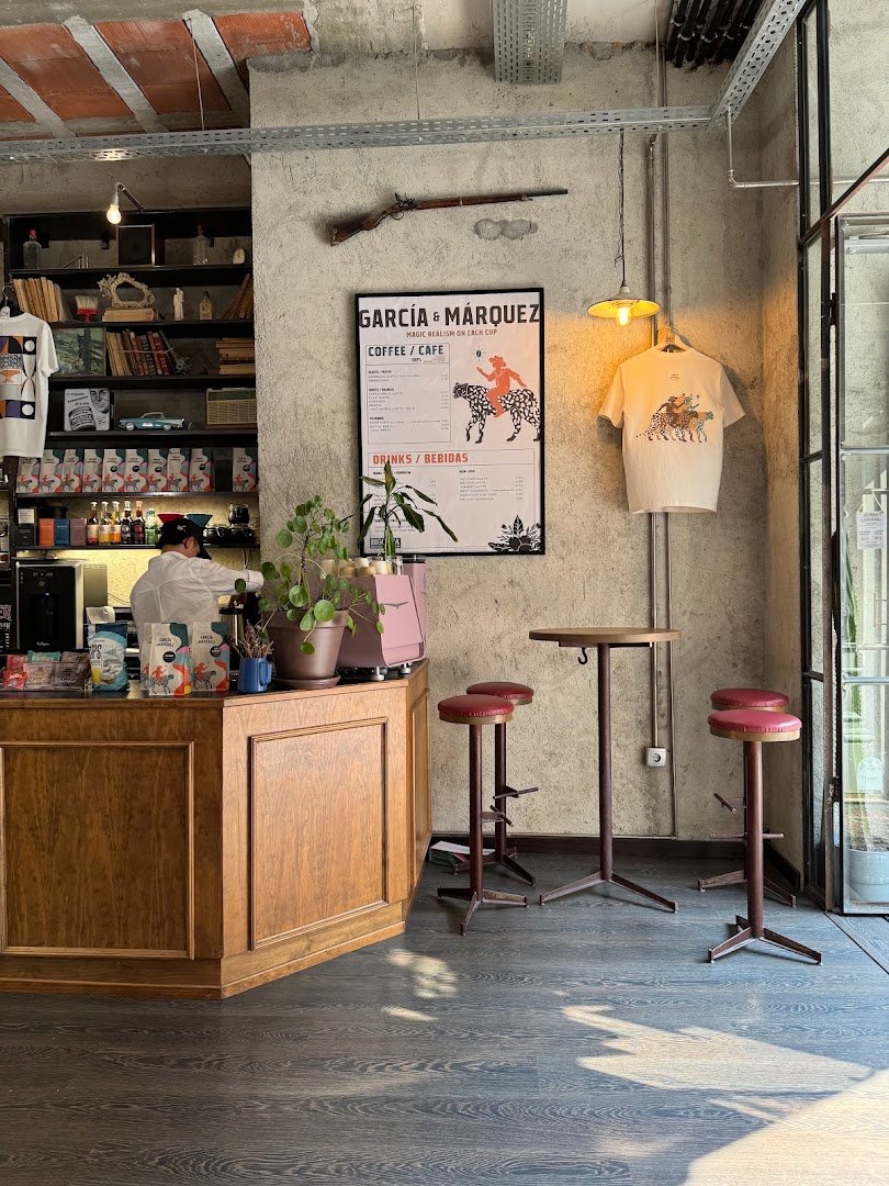 Interior of Garcia & Marquez - Coffee Stories, specialty coffee shop in Porto
