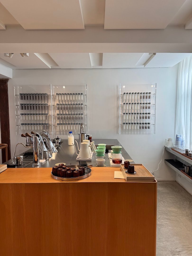 April Coffee Store & Showroom specialty coffee shop in Copenhagen - photo 9