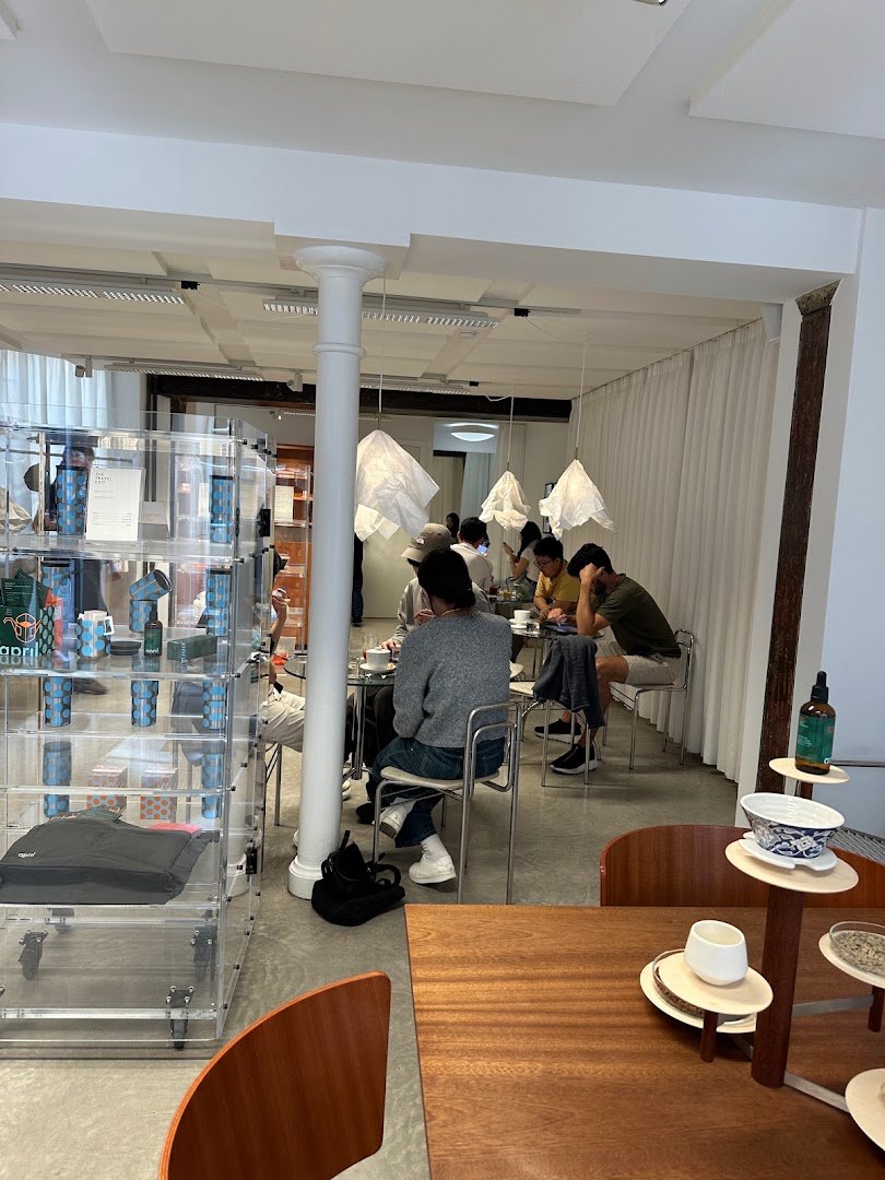 April Coffee Store & Showroom specialty coffee shop in Copenhagen - photo 10