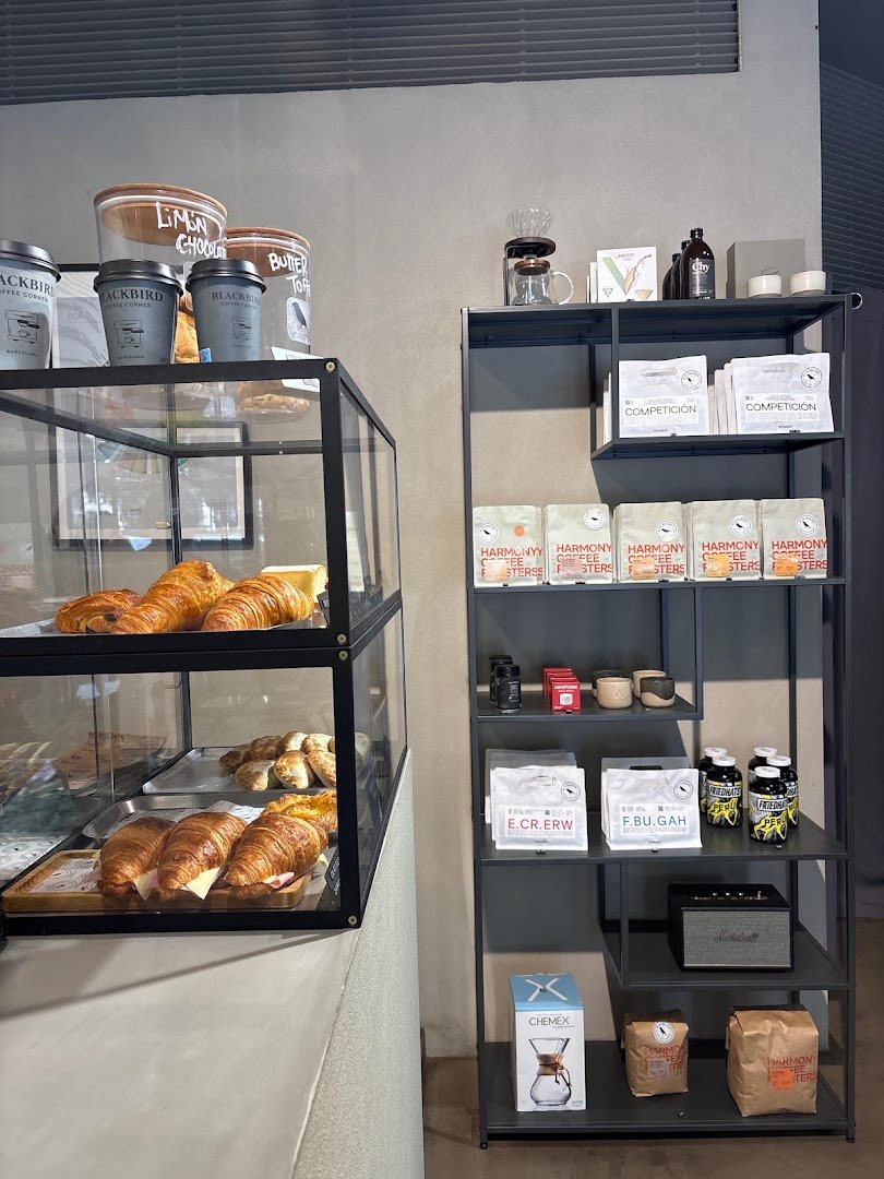 Blackbird Coffee Corner - Balmes specialty coffee shop in Barcelona - photo 9