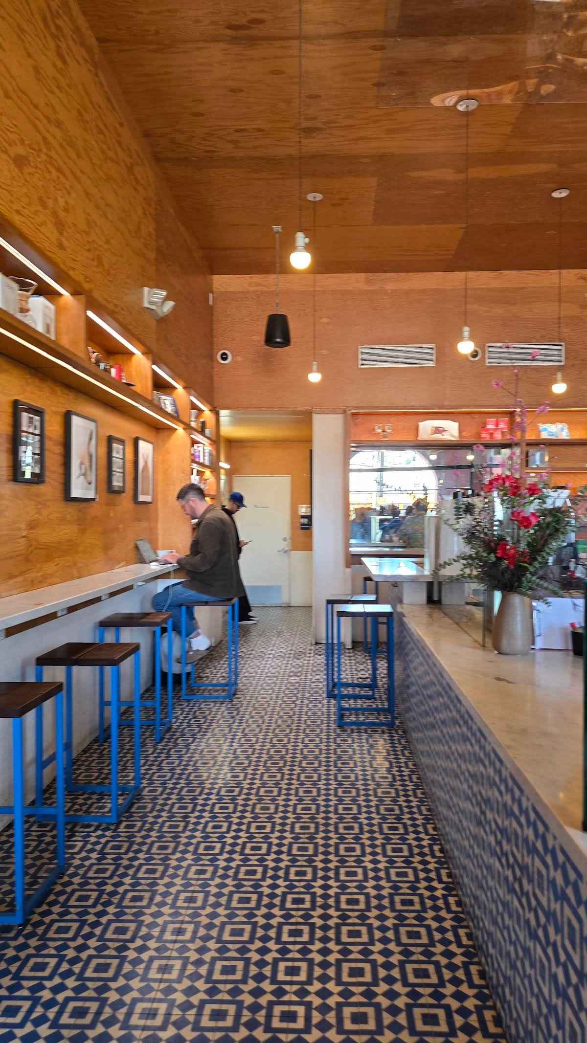 Intelligentsia Coffee Silver Lake Coffeebar specialty coffee shop in Los Angeles - photo 12