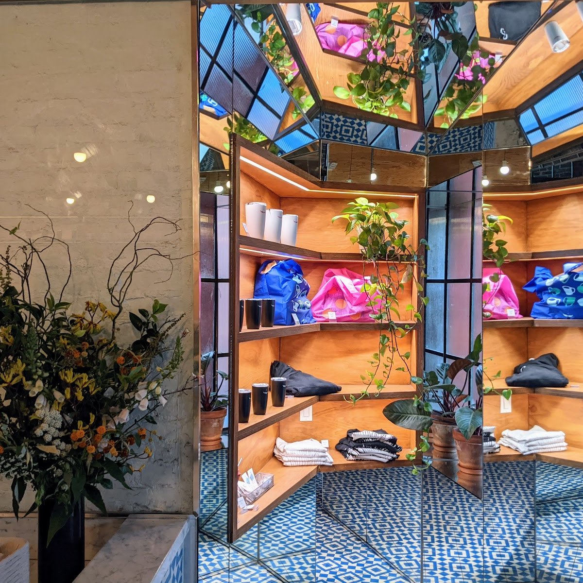 Intelligentsia Coffee Silver Lake Coffeebar specialty coffee shop in Los Angeles - photo 14