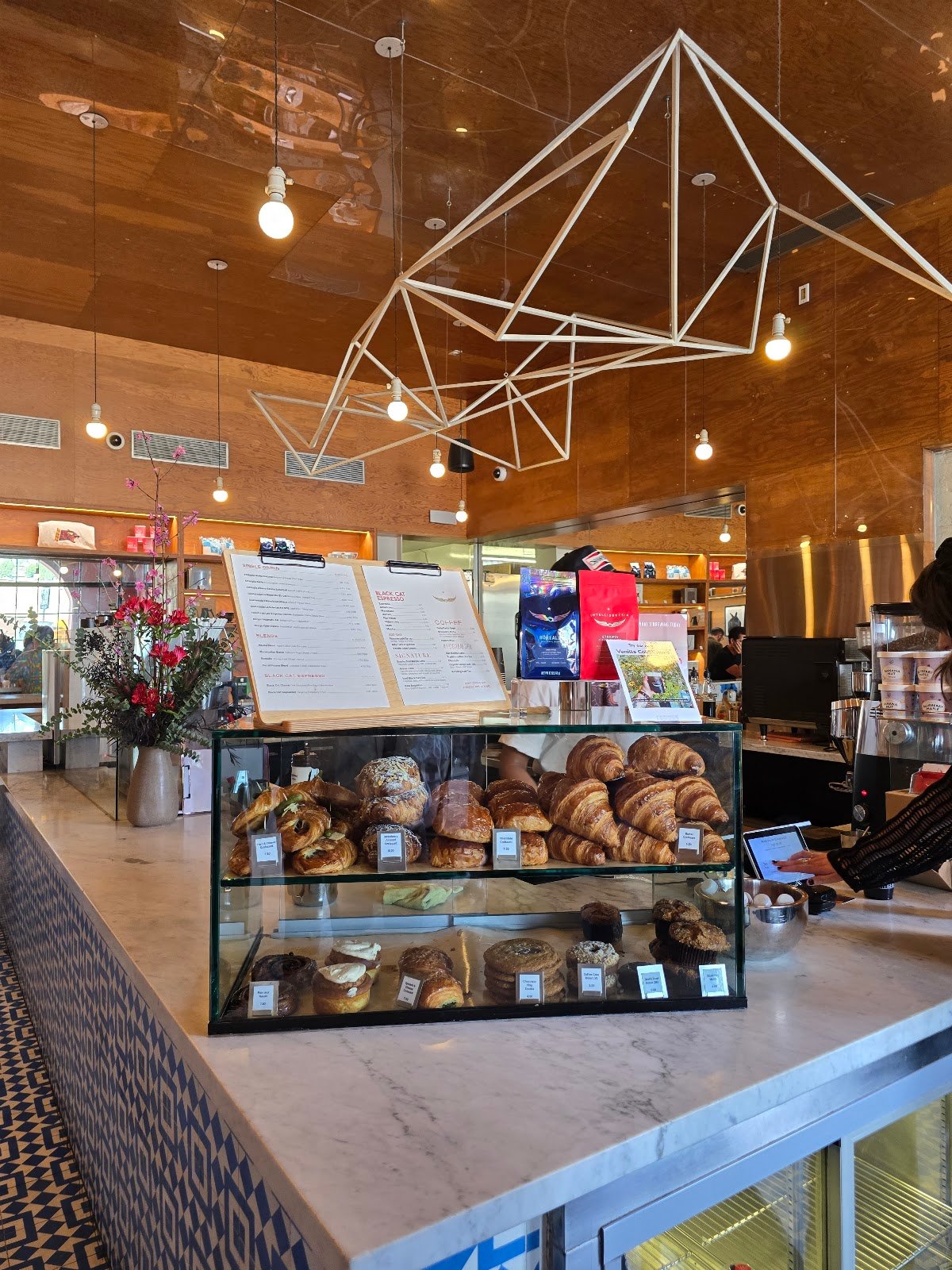 Intelligentsia Coffee Silver Lake Coffeebar specialty coffee shop in Los Angeles - photo 2