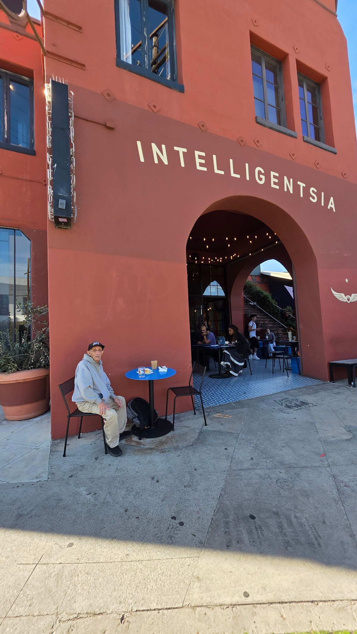 Intelligentsia Coffee Silver Lake Coffeebar specialty coffee shop in Los Angeles - photo 3