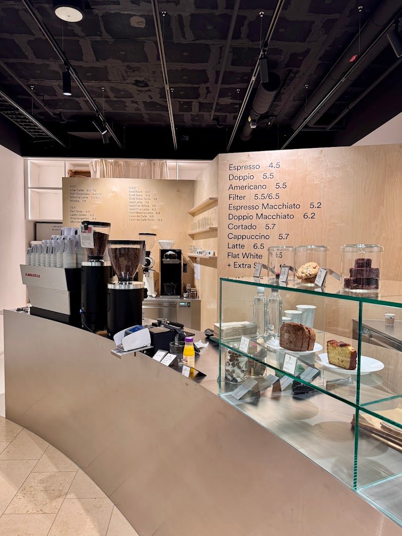 Interior of miró Passage Sihlquai, specialty coffee shop in Zurich