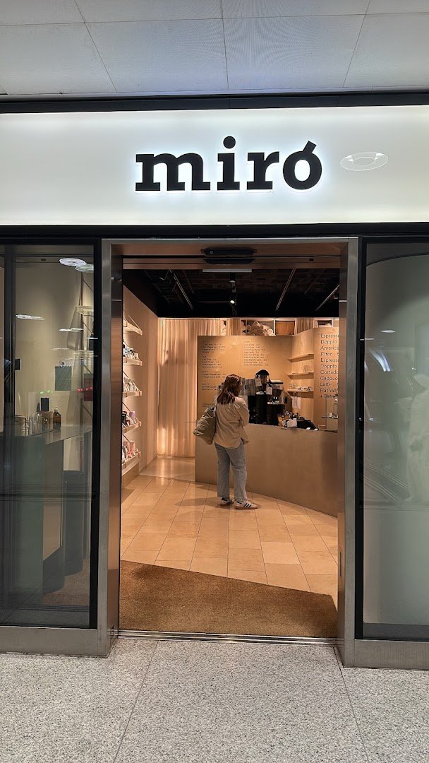 Storefront of miró Passage Sihlquai, specialty coffee shop in Zurich