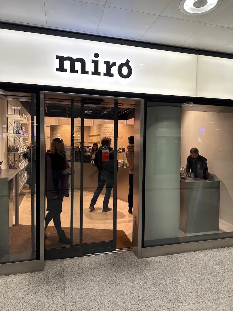 Storefront of miró Passage Sihlquai, specialty coffee shop in Zurich