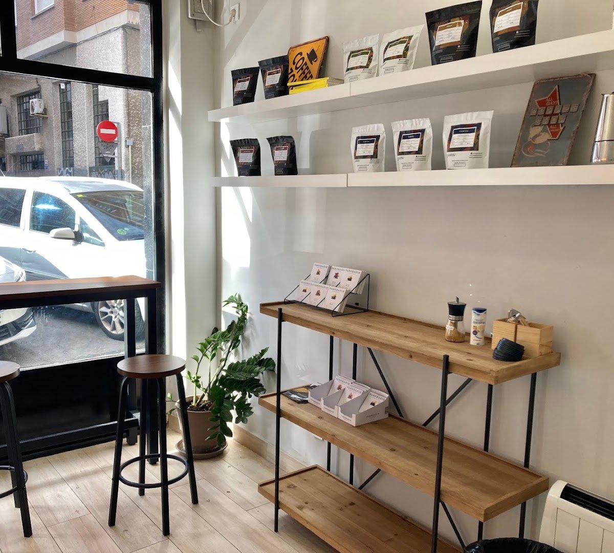 Nica Specialty Coffee specialty coffee shop in Madrid - photo 2