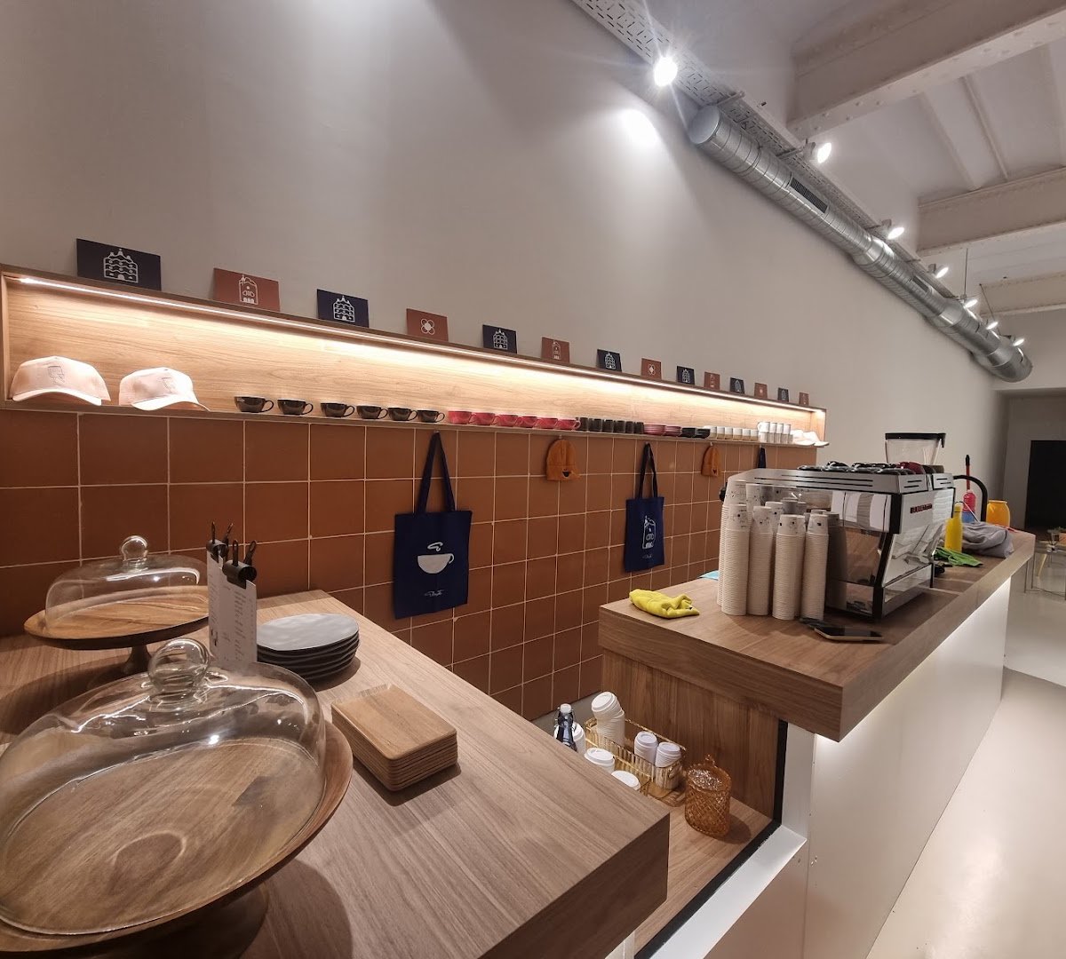 Elocuente Café & Libros specialty coffee shop in Barcelona - photo 4