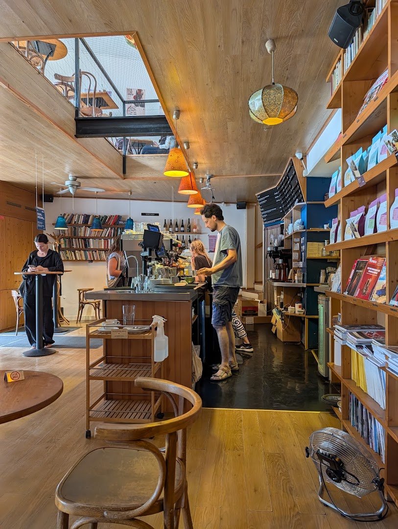 Kelet Kávézó és Galéria specialty coffee shop in Budapest - photo 3