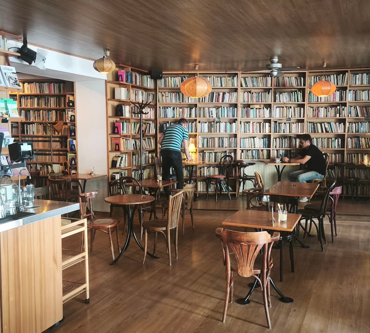 Kelet Kávézó és Galéria specialty coffee shop in Budapest - photo 4