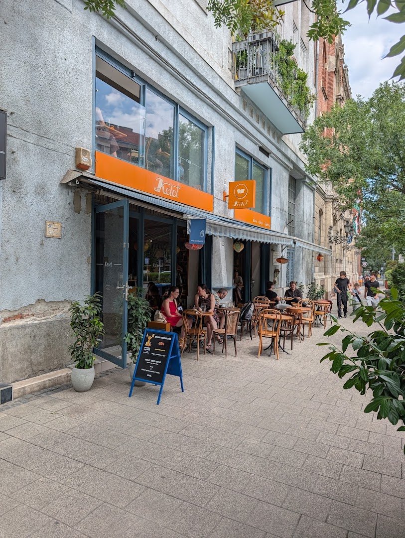 Kelet Kávézó és Galéria specialty coffee shop in Budapest - photo 9