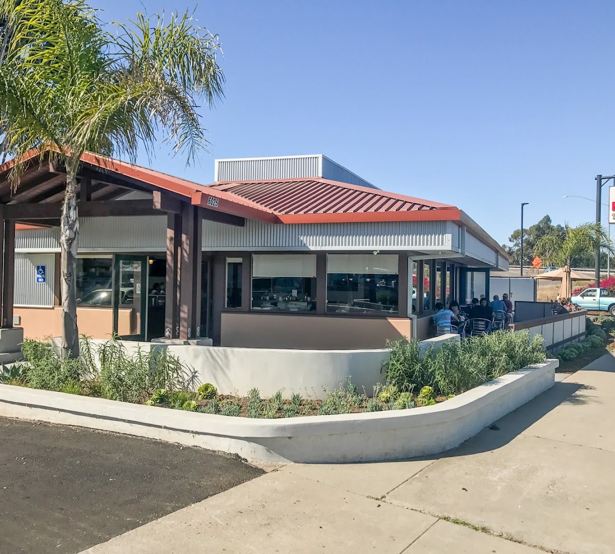 Storefront of Cajun Kitchen Cafe, specialty coffee shop in Santa Barbara