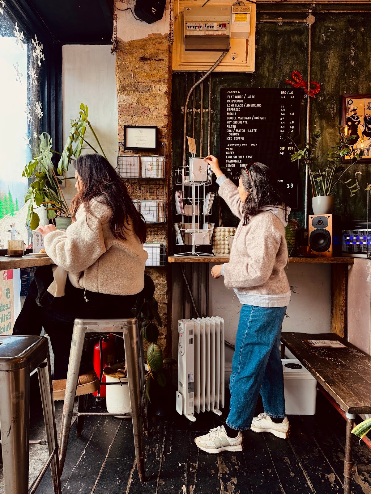 Yellow Warbler specialty coffee shop in London - photo 5