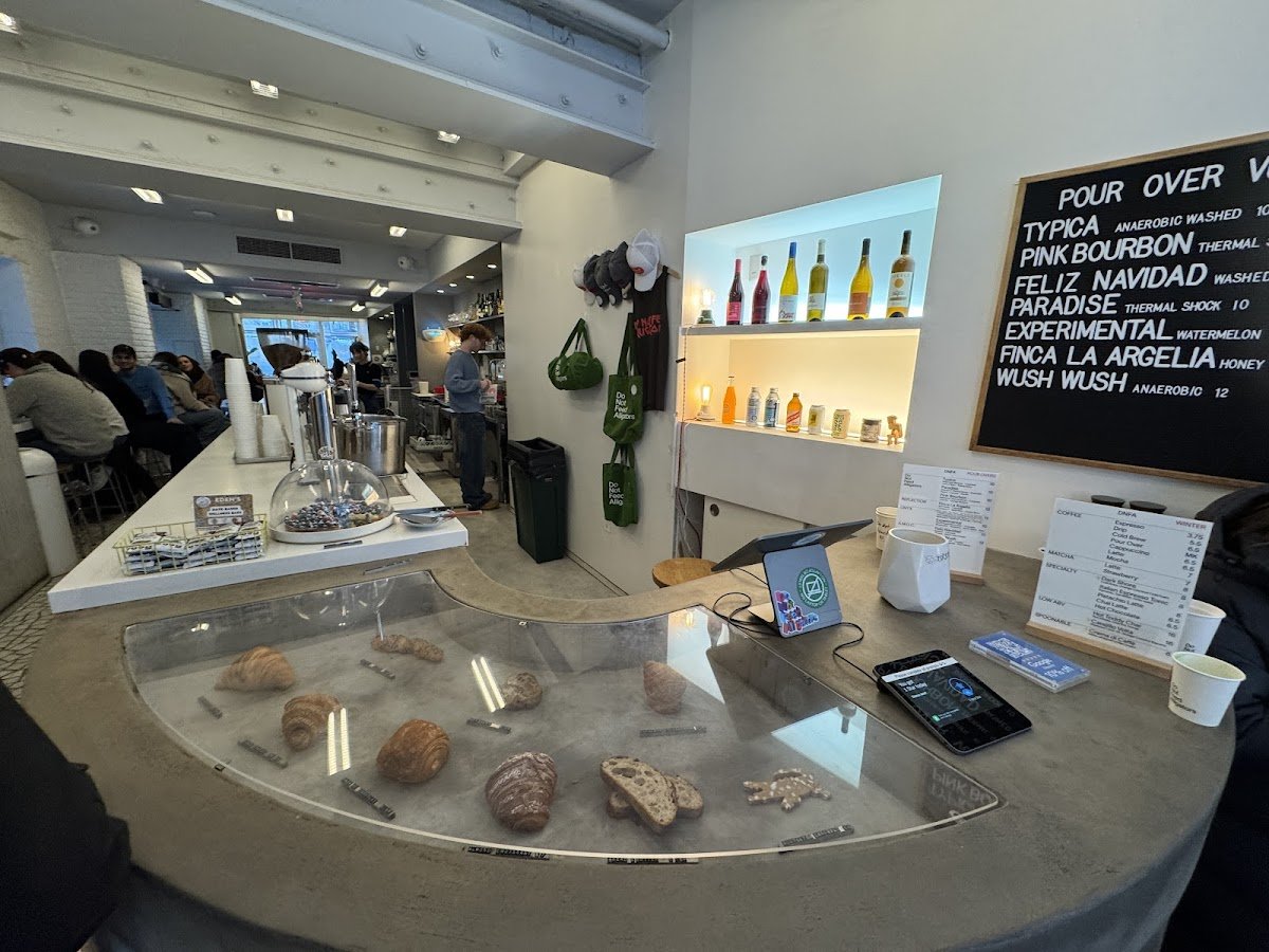 Do Not Feed Alligators specialty coffee shop in New York - photo 5